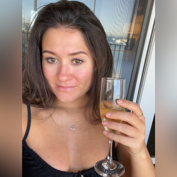 Meet your Posher, Alyxandra - Picture 3 of 3